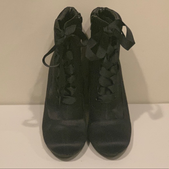 π2/$25 Bamboo vintage style lace up bootie - Picture 3 of 5